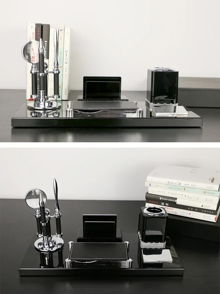 Escritorio de oficina de jefe de calidad superior en la mesa, adornos de estante de calendario, portalápices de papelería moderno de alta gama de madera para enviar