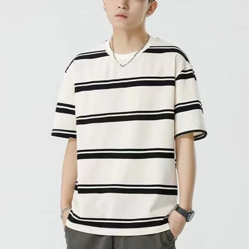 Modne minimalistyczne nowe letnie koszulki męskie wokół szyi w paski z krótkim rękawem luźna moda Harajuku wszechstronne Casual topy sportowe