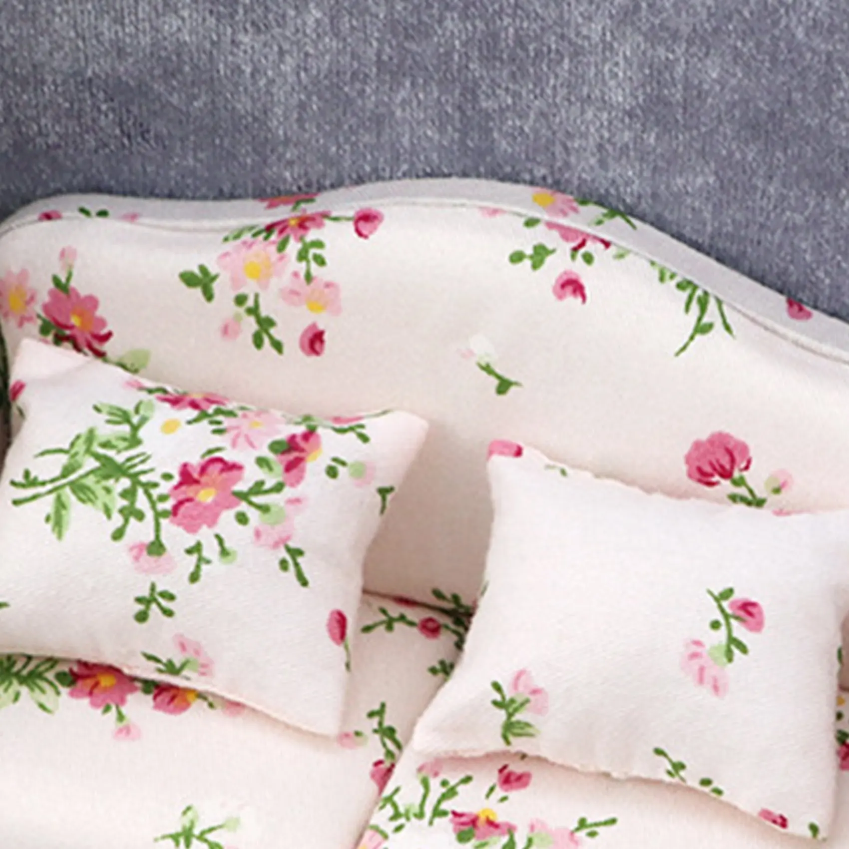 

B78B-1/12 масштабный диван для кукольного домика с двумя подушками, миниатюрный двухместный диван, модель для мебели, кукольный домик, спальня, украшение дома