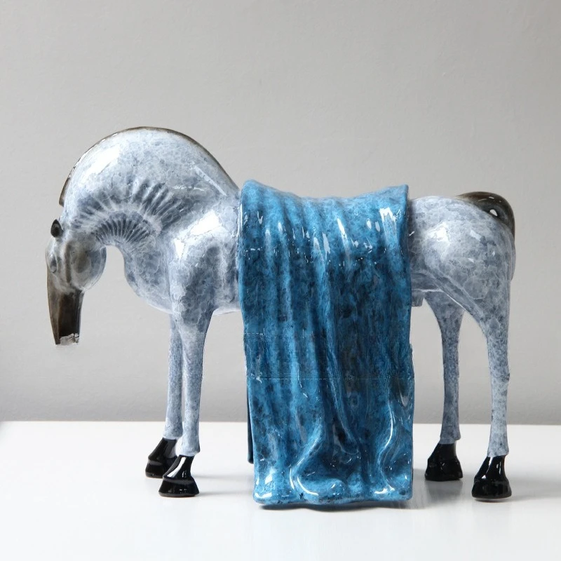 Modern simple new Chinese creative is a shawl horse ornament model room hotel entrance entrance study decoration