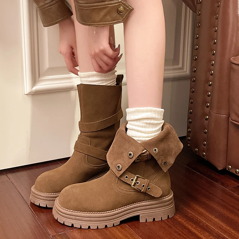 スタッズ付きメタルバックルプラットフォームシングルブーツ女性の秋の新ラウンドトゥアッパーフットノンスリップブロックヒールショートブーツ