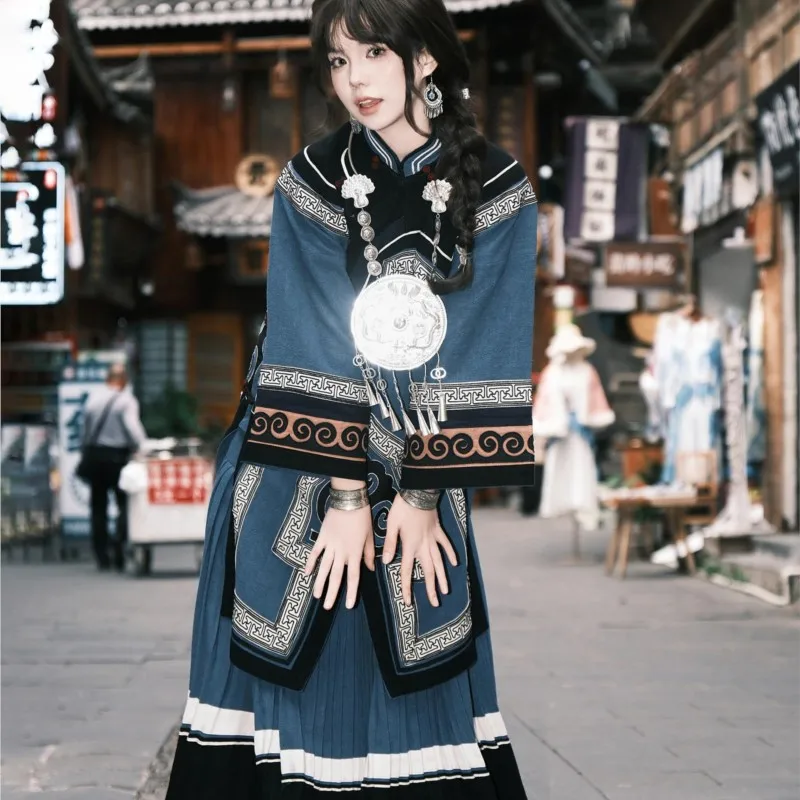 

Traditional women's dress in blue ethnic style performance feature photography
