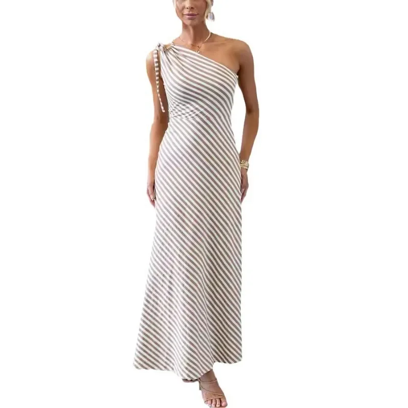 فستان كاجوال عصري مخطط بقصة ضيقة بكتف واحد وأربطة للنساء في ربيع وصيف 2025، فستان طويل جديد بدون أكمام