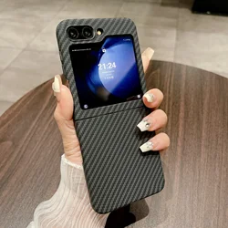 Luxury Carbon Fiber Texture Kevlar Pattern Bumper Case For Samsung Galaxy Z Flip 6 5 4 3 Camera Protection Shockproof Hard Cover