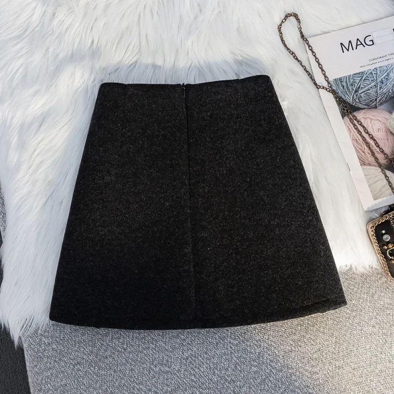 French high-grade gray woolen A-word skirt in autumn and winter, the new high-pocket hip irregular pleated skirt short skirt.