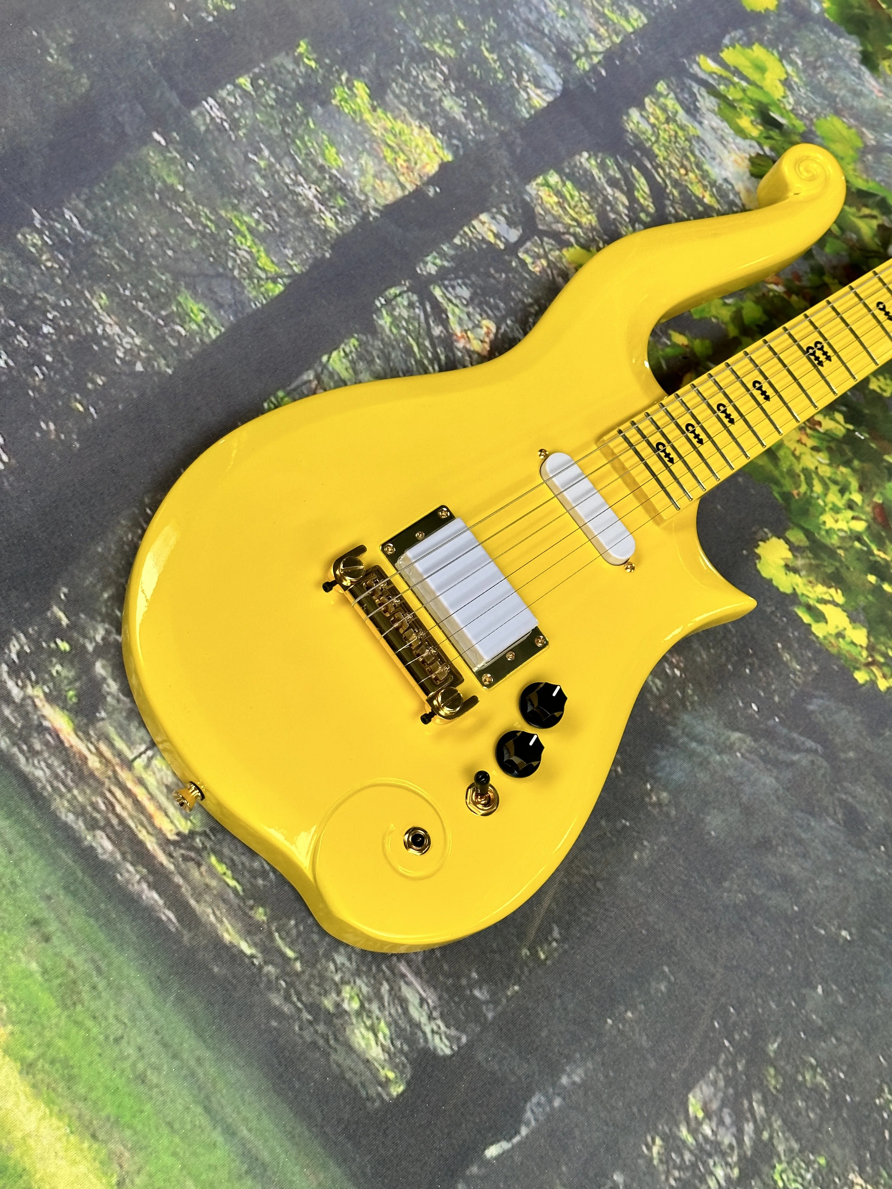 جيتار كهربائي أصفر برينس كلاود، جيتار لوحة أصابع من خشب القيقب، جيتار مكون من 6 أوتار