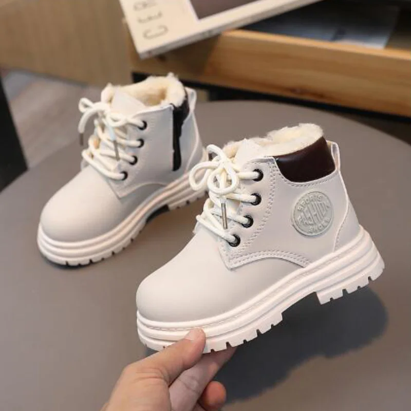 Bawełniane buty chłopięce dziewczęce zimowe Plus aksamitne ciepłe sportowe miękkie dno antypoślizgowe buty Martin moda dziecięca wersja koreańska śniegowce