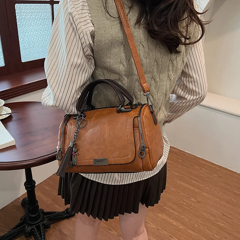 

Fashion Tassel Decor Women's Large Capacity Shoulder Bag with Removable Strap Zipper Crossbody Boston Handbag