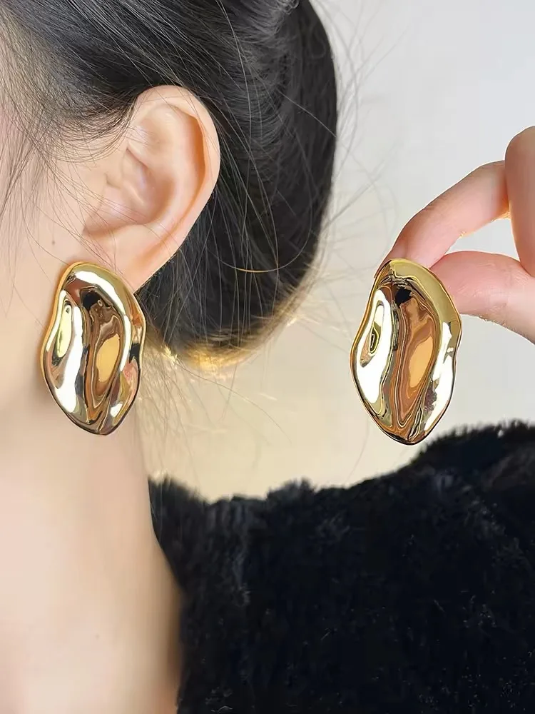 kshmir Exaggerated shaped earrings are fashionable, simple, retro, geometric, and high-end, good-looking earrings.