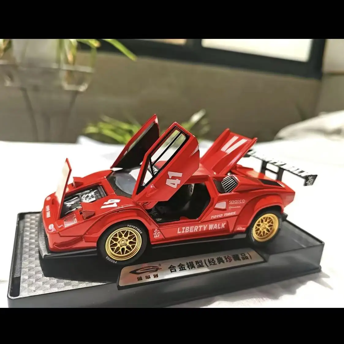 

Alloy Vehicle Sound Light 1:32 Scale Countach Diecast Model Car Simulation Pull Back Function Toy Gift For Kids