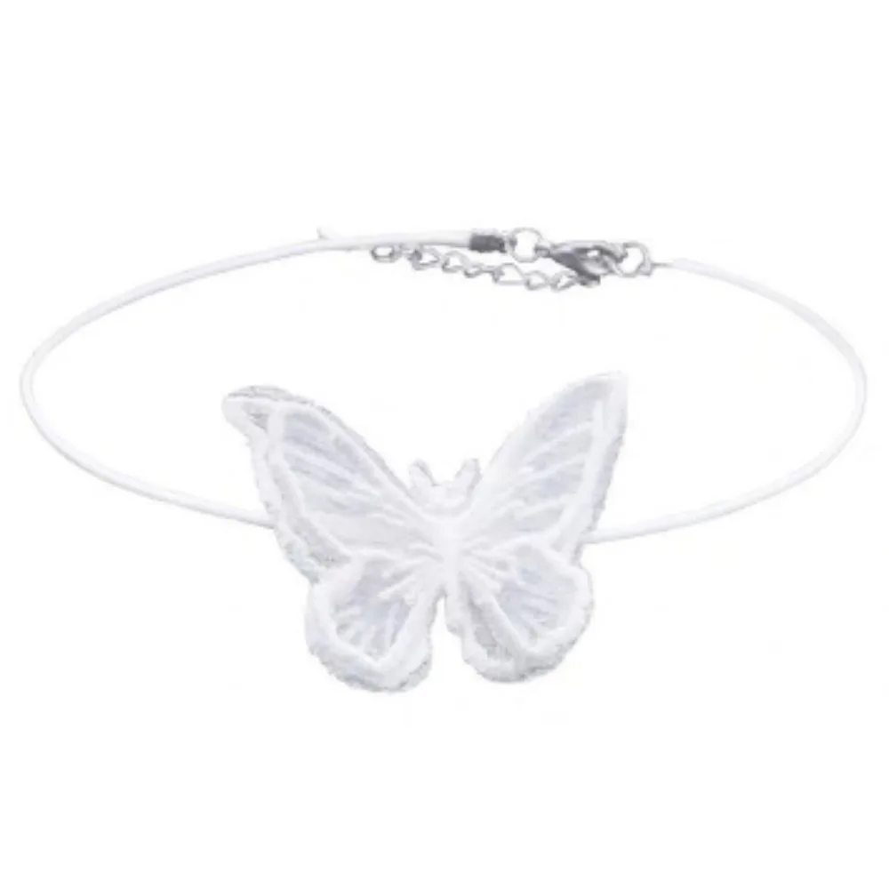 

PESENAR Black and white butterfly lace necklace