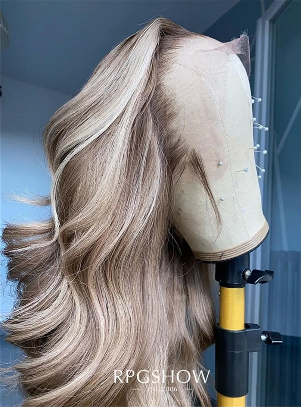 Balayage Ombre Blonde Synthetic Lace Front Wig Heat Resistant Body Wavy Hair with Natural Parting Long Glueless Hair for Women