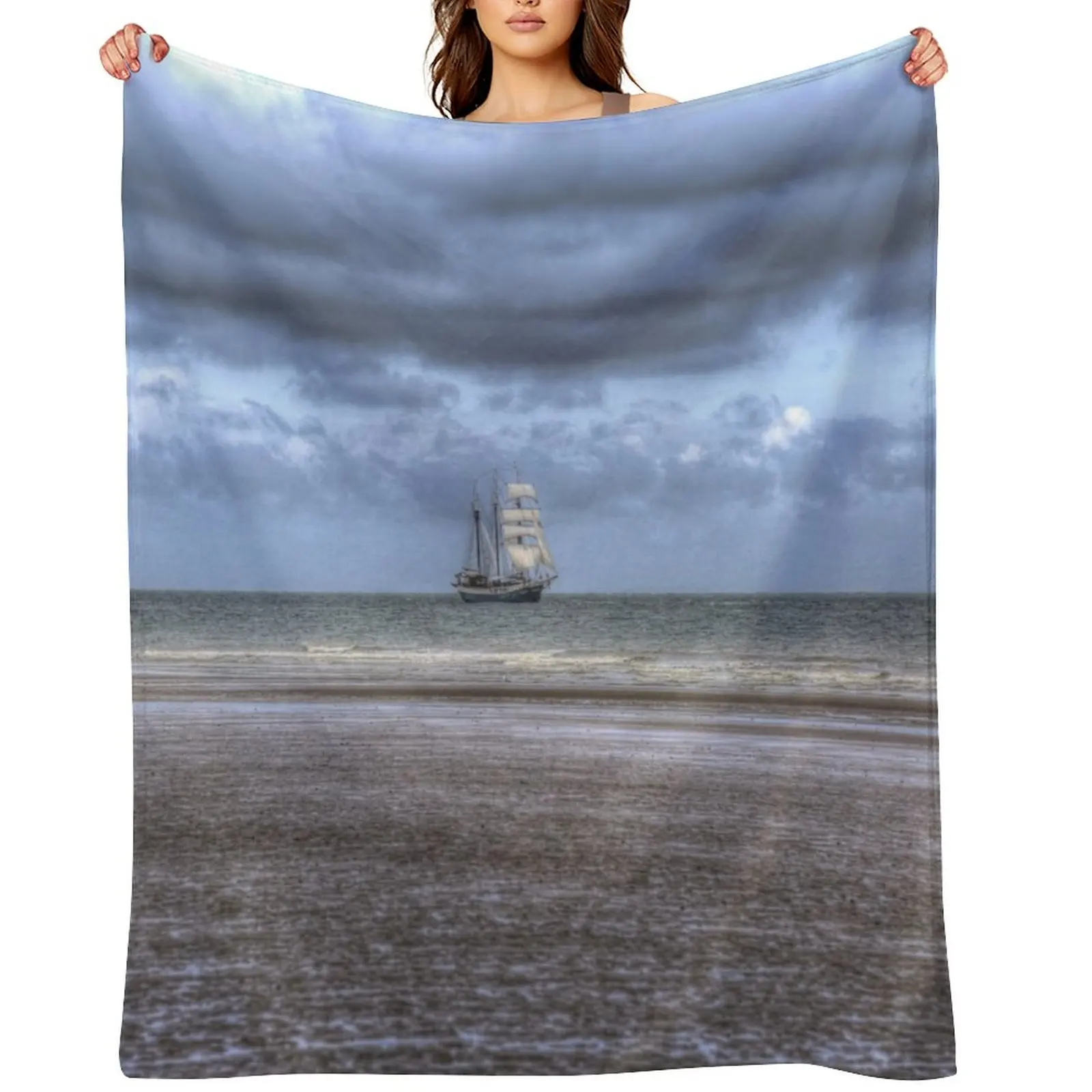 

Age Of Sailing Throw Blanket Multi-Purpose heavy to sleep Decorative Beds Furrys Blankets