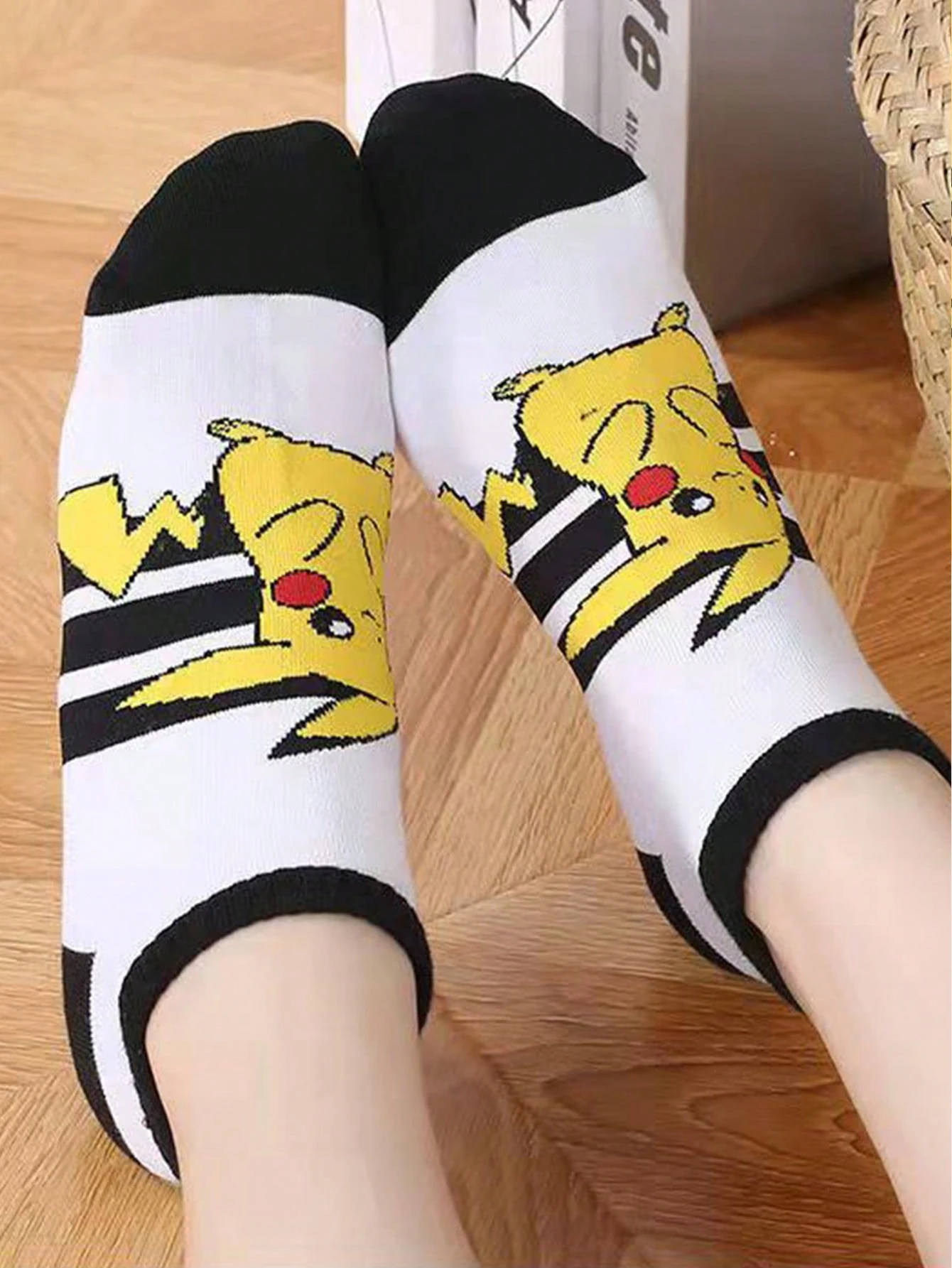 5/10/15 Pairs of random miniso new Pok é mon Cartoon pattern Pikachu Breathable Absorbent Casual Women's short Socks