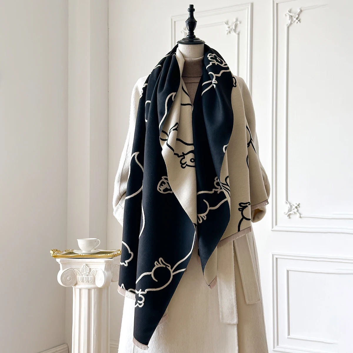 

New Luxury Winter Cashmere Little Squirrel Print Scarf Women Warm Pashmina Poncho Scarves Fashion Shawl Thick Foulard Bufanda