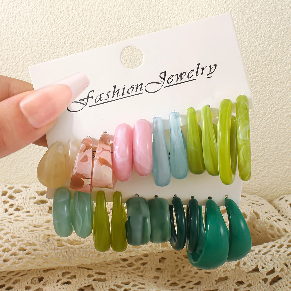 Elegantes Tropfenohrring-Set aus Kunstharz, übertriebenes C-förmiges Design, vielseitige Alltags- und Partykleidung, ideales Valentinstagsgeschenk für Frauen