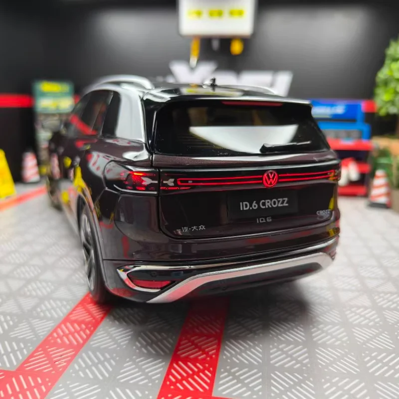 Diecast escala 1:18 VW ID6 Crozz Original de fábrica luces delanteras y traseras de coche completo modelo de coche de aleación juguete coleccionable regalo recuerdo