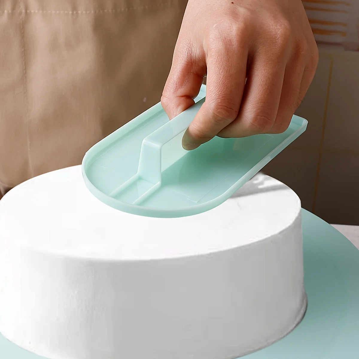 1pc Cake Decorating Smoother Tool with Handle - Plastic Icing Spatula for DIY Baking, Fondant Cake Surface Polishing