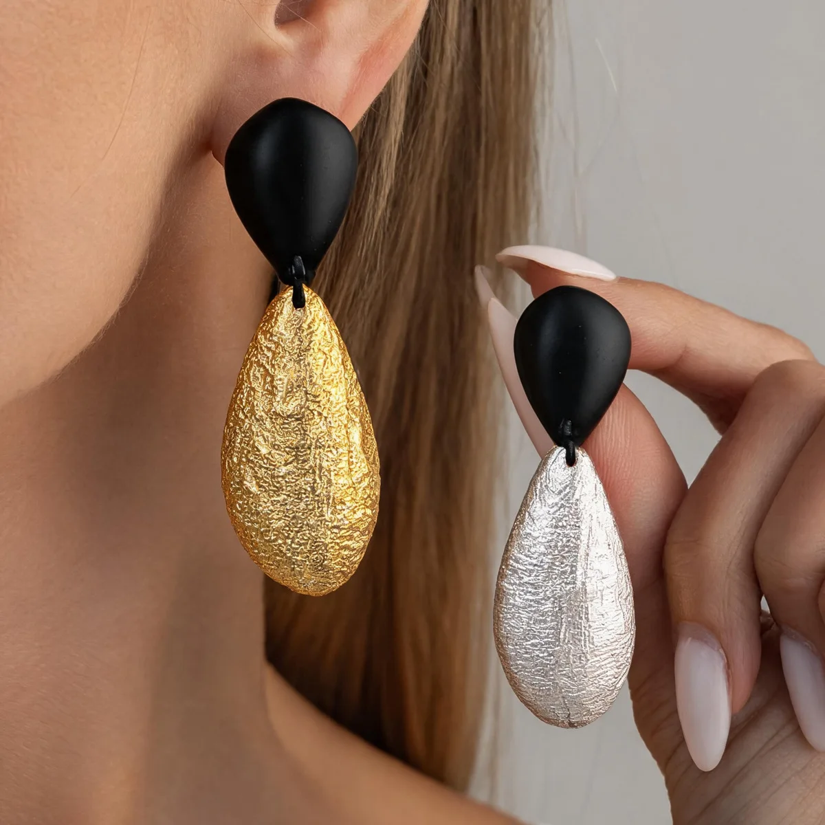 DOO MEI Boho Contrast Color Textured Leaf Dangle Earrings Fo Hammered Gold Drop Earrings Minimalist Resort Daily Party Jewelry