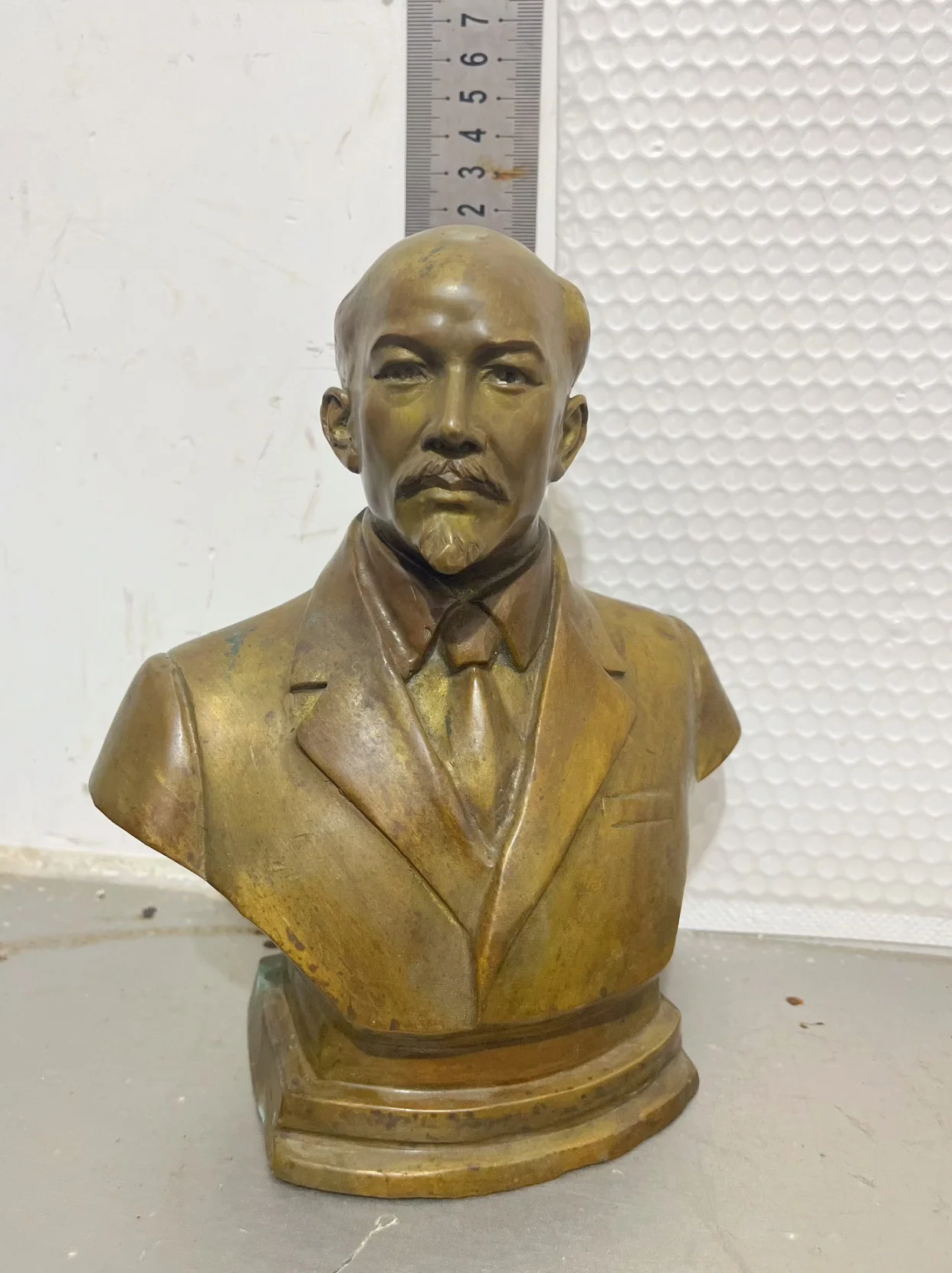 Collection Copper carving Soviet Russia leader Revolutionist Moscow October Revolution Vladimir Ulyanov Lenin Bronze sculpture