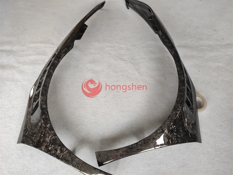A Pair of High-quality Carbon Fibre Forged V-style Perforated Mudguards Fender for the Lamborghini Huracan LP580 LP610 Body Kit