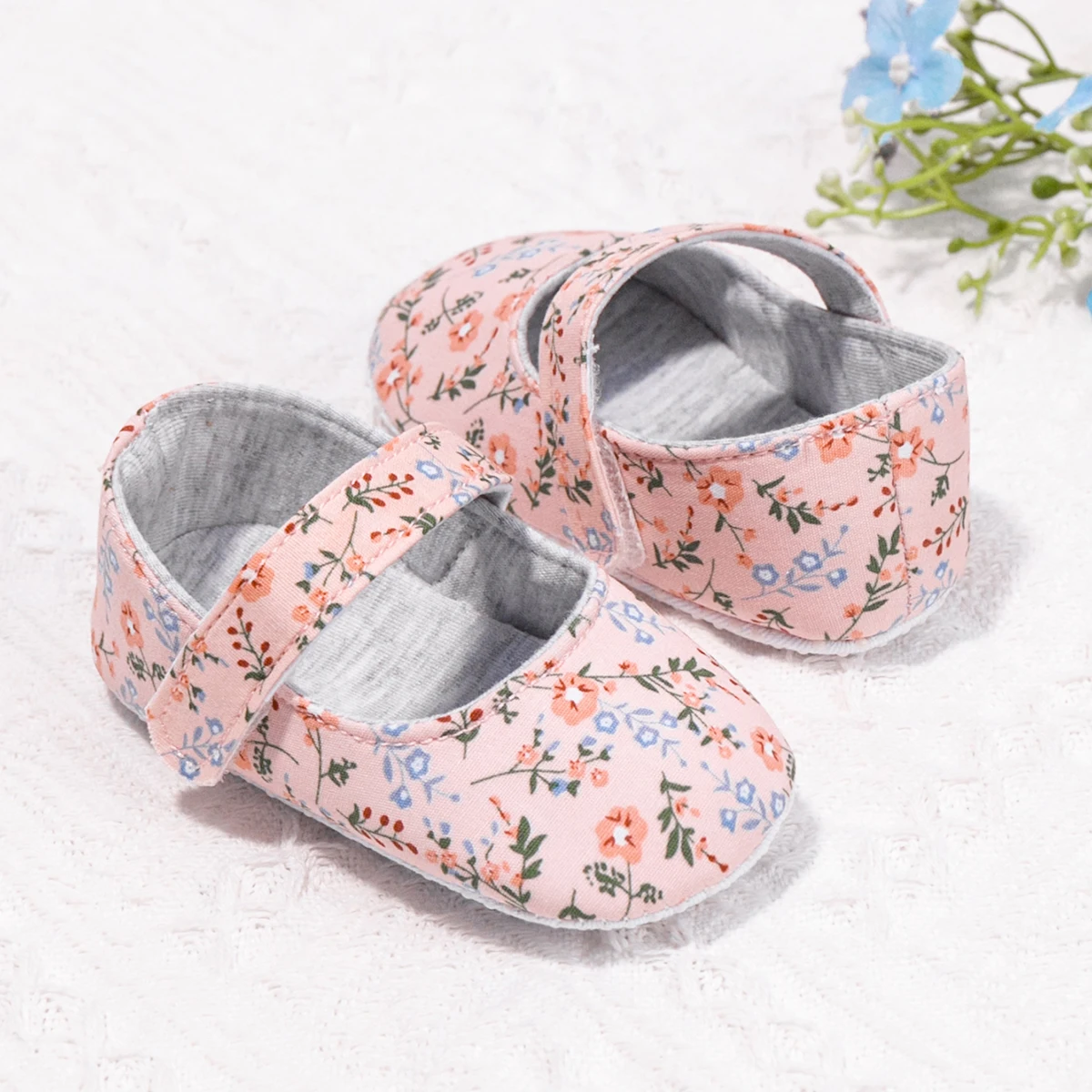 Sapatos Prewalkers de algodão para bebê recém-nascido, sola antiderrapante macia, lona floral, sapatos de princesa para bebê, 0 a 18M, novo, 2024