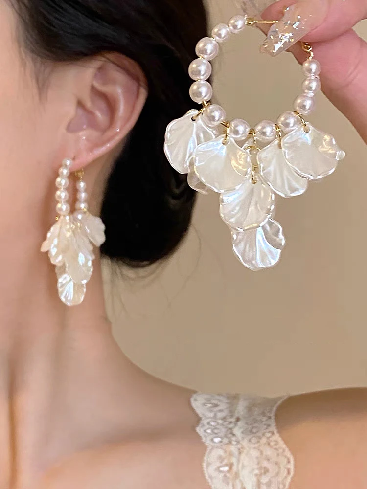 Lifefontier White Tassel Shell Petal Flower Pearl Beaded Hoop Earrings For Women Elegant Wedding Floral Big Earring Jewelry 2023