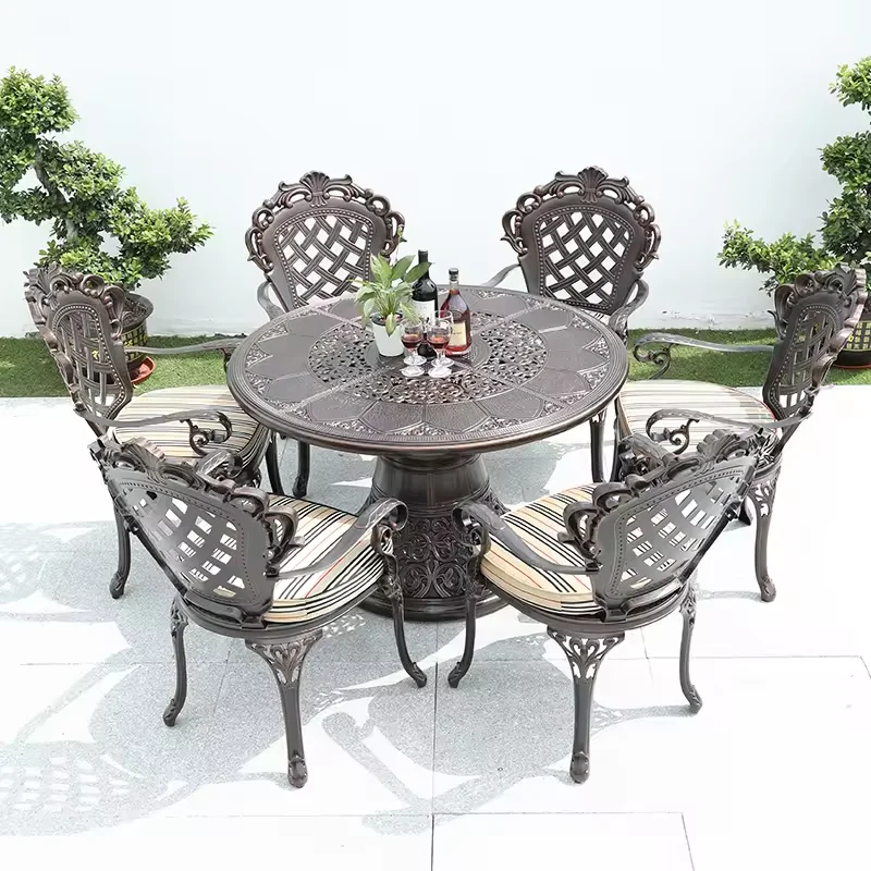 Zestaw mebli ogrodowych w stylu europejskim, aluminiowe krzesła i stół do użytku na zewnątrz, idealne do ogrodu, na patio lub na taras.