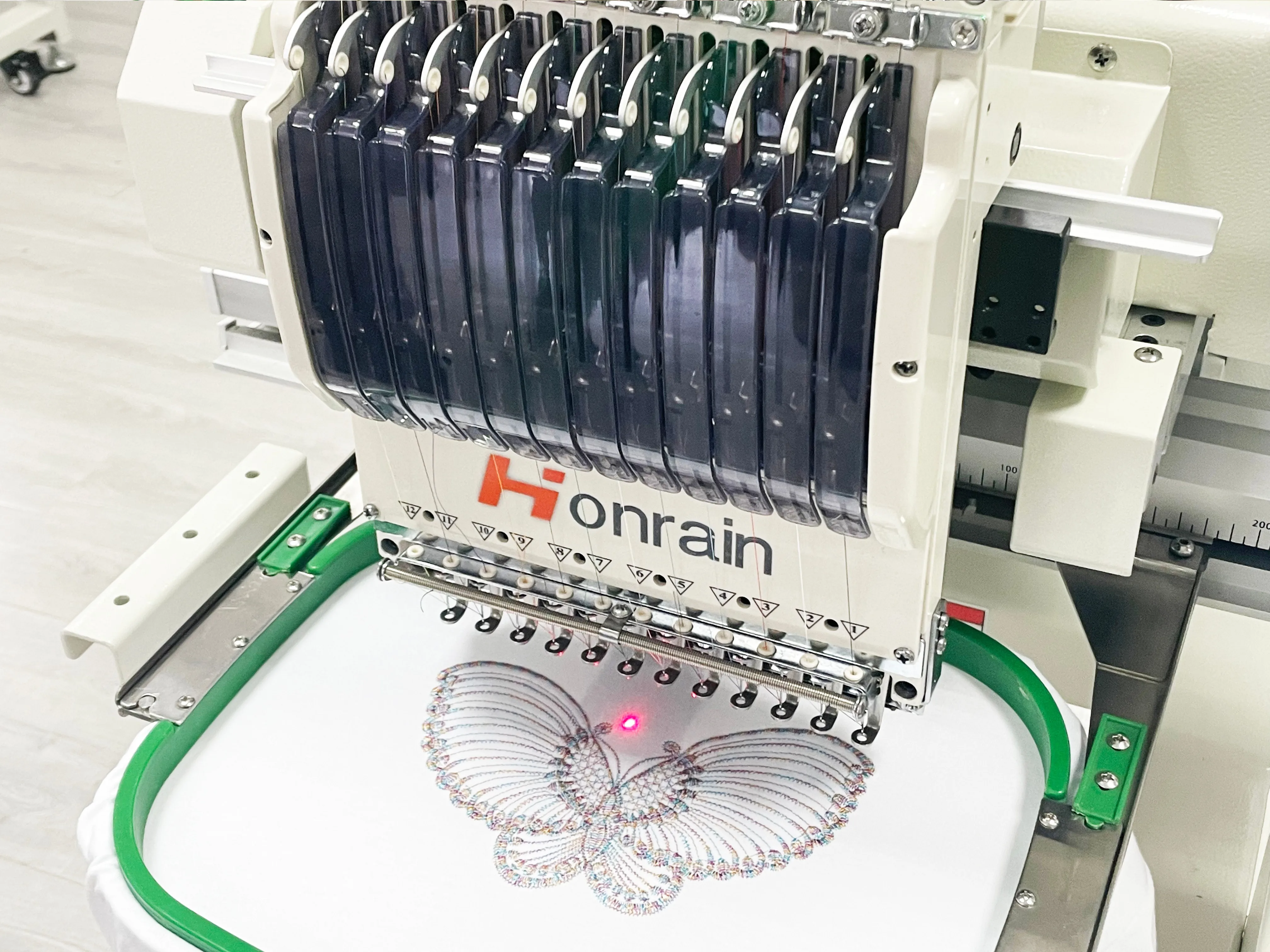 China Bestseller Hochwertige A – Embroidery Machine China Bewertung und Preis