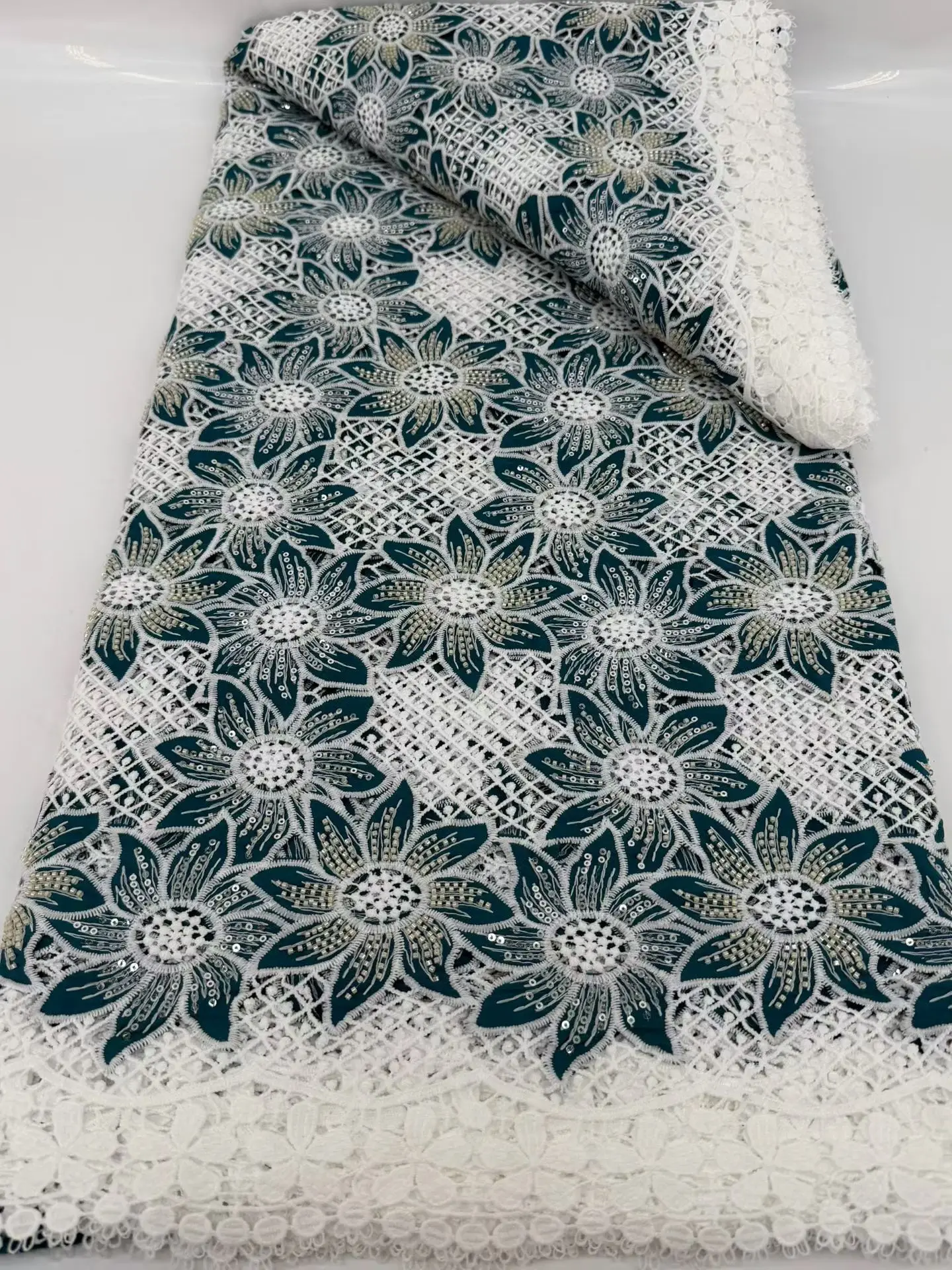 

2026 Green African Lace Fabric New Design Guipure Cord Lace Fabric High Quality Nigerian Mesh Lace Fabric For Wedding 5y M443-1