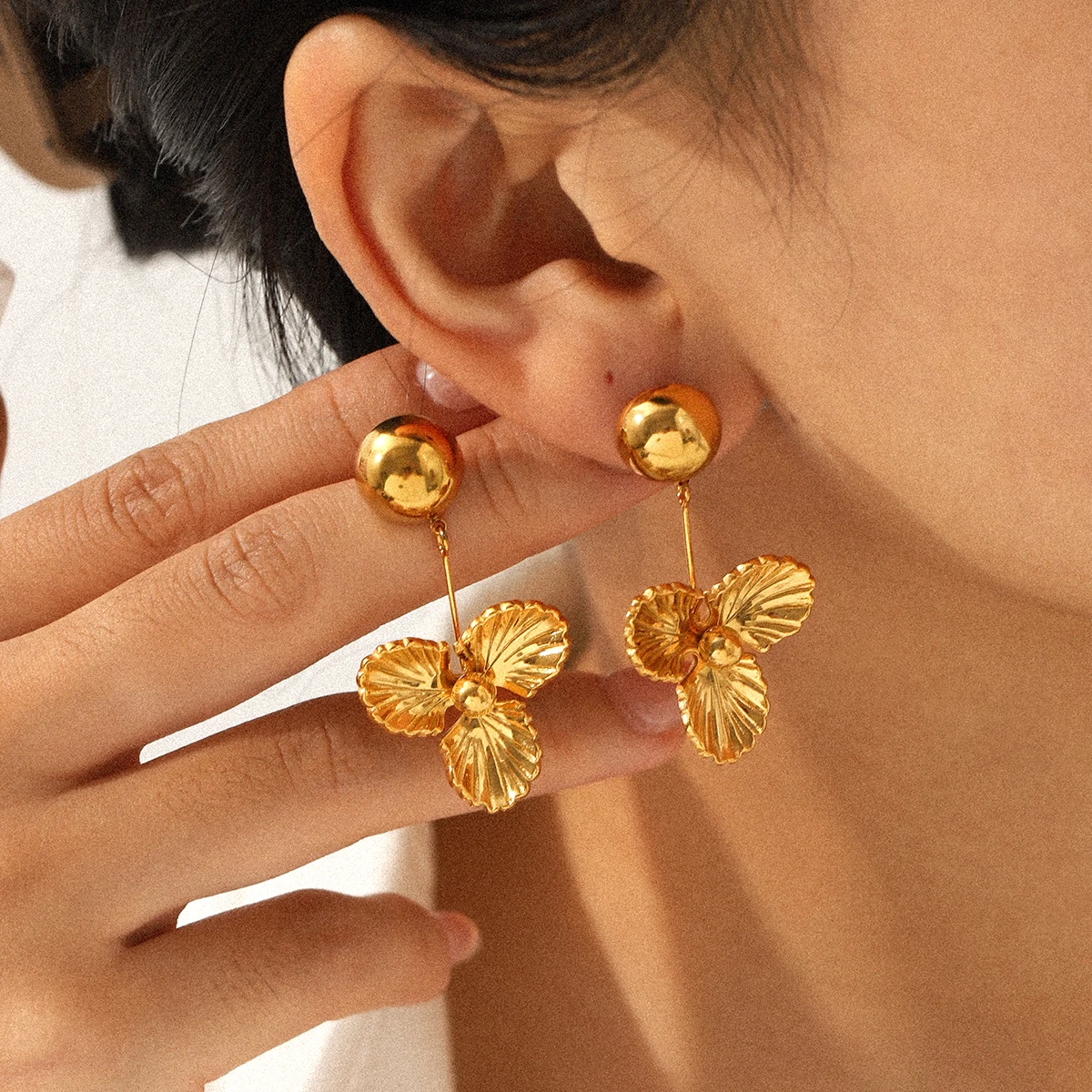 

New Stainless Steel Flower Earrings With Retro Metal Pattern Fashionable And Simple Earrings Light Luxury Women Jewelry Gifts