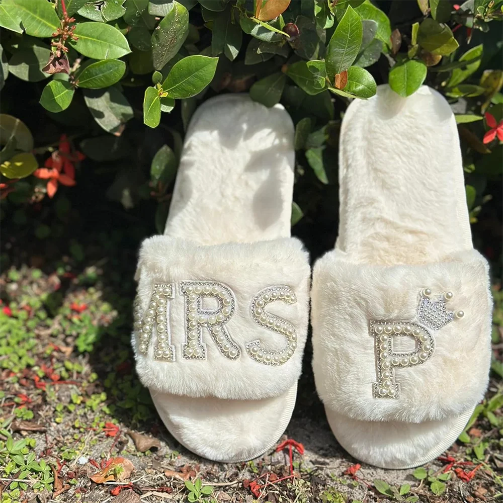 

Customized Bridal Bridesmaids Pearl Slippers Bride to Be Mrs Wifey Fur Fluffy Slippers For Bridal Shower Wedding Party Supplies