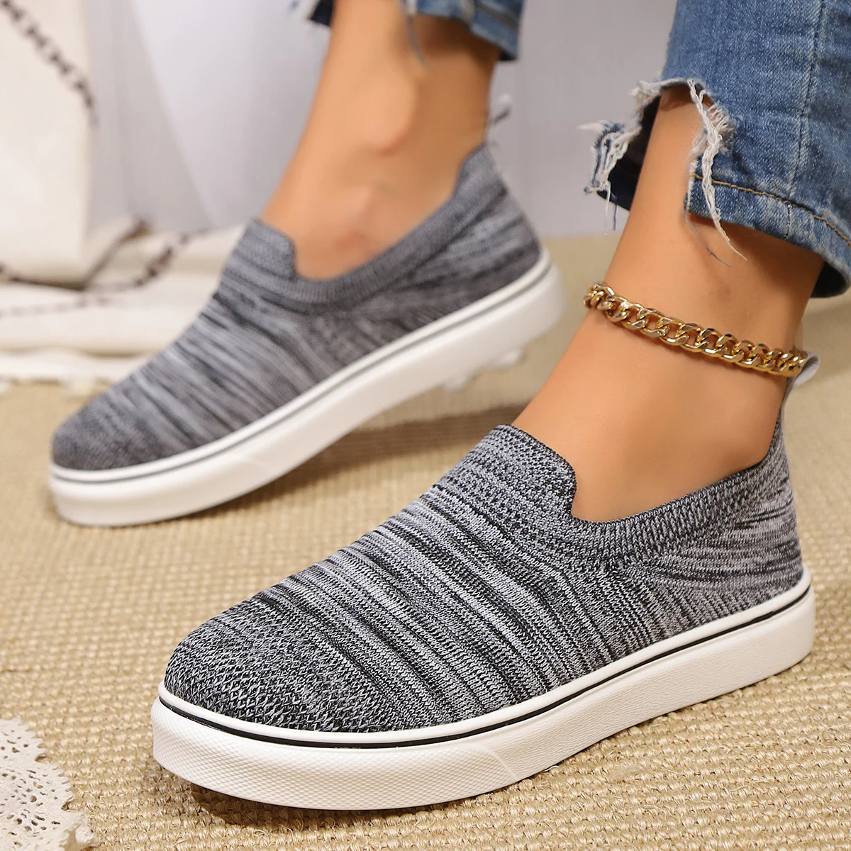 Women Sneakers Spring and Autumn New Slip-on Breathable Sneakers Women Outdoor Comfortable Casual Flat Plus Size Shoes for Women