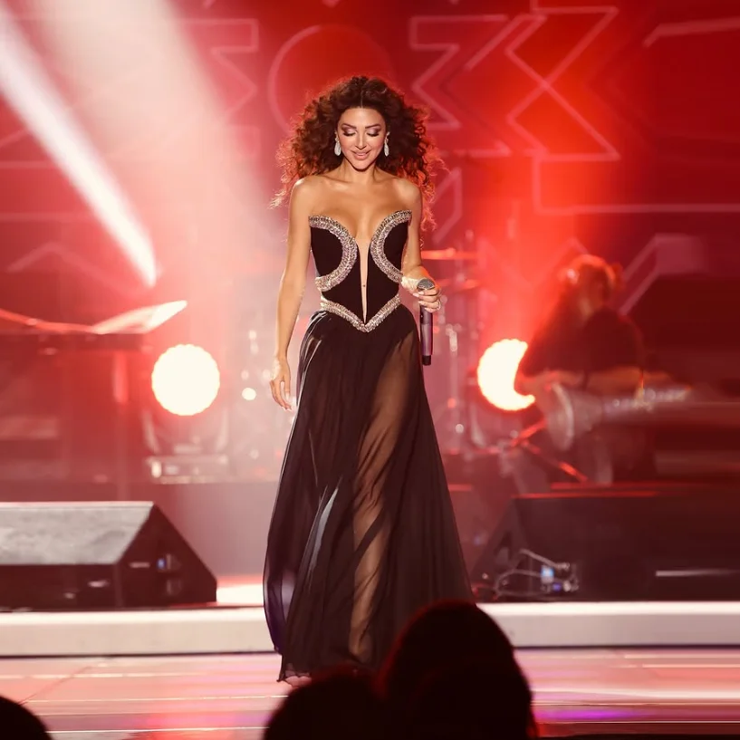 Sexy Sheer Prom Dress Beaded Crystal Long Evening Gowns Chiffon Off Shoulder V Neck A Line Formal Party Dress Black