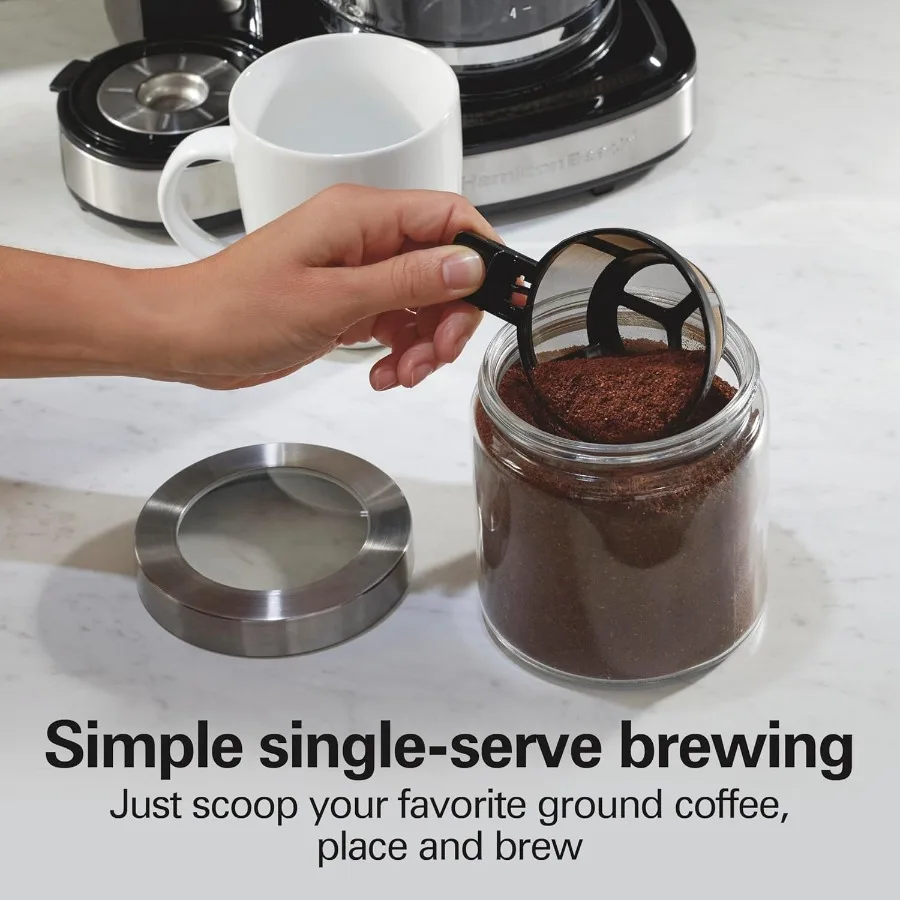 2-weg programmeerbaar koffiezetapparaat met glazen karaf voor 12 kopjes en functionaliteit voor één portie, zwart ontwerp met roestvrijstalen accessoires