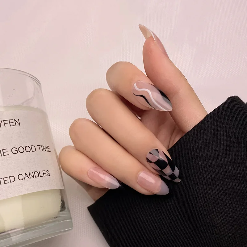 Detachable False Nail Patches, Hot-Selling Press-On Nails with Black Checkerboard & Small Floral Patterns for Y2K Style Girls