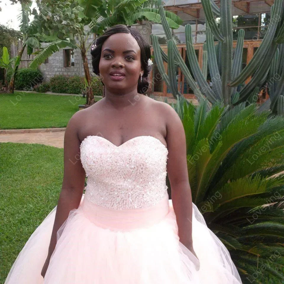 사용자 정의 인기있는 연인 파란색 장식 조각 흑인 여자 웨딩 드레스 가운 드 결혼 S 볼 가운 라이트 핑크 신부 가운