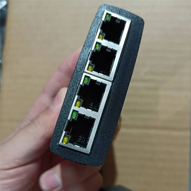 1 To 4 Gigabit Ethernet Splitter RJ45 Splitter Network Cable Splitter 1000Mbps High Speed LAN Network Splitter Female Durable