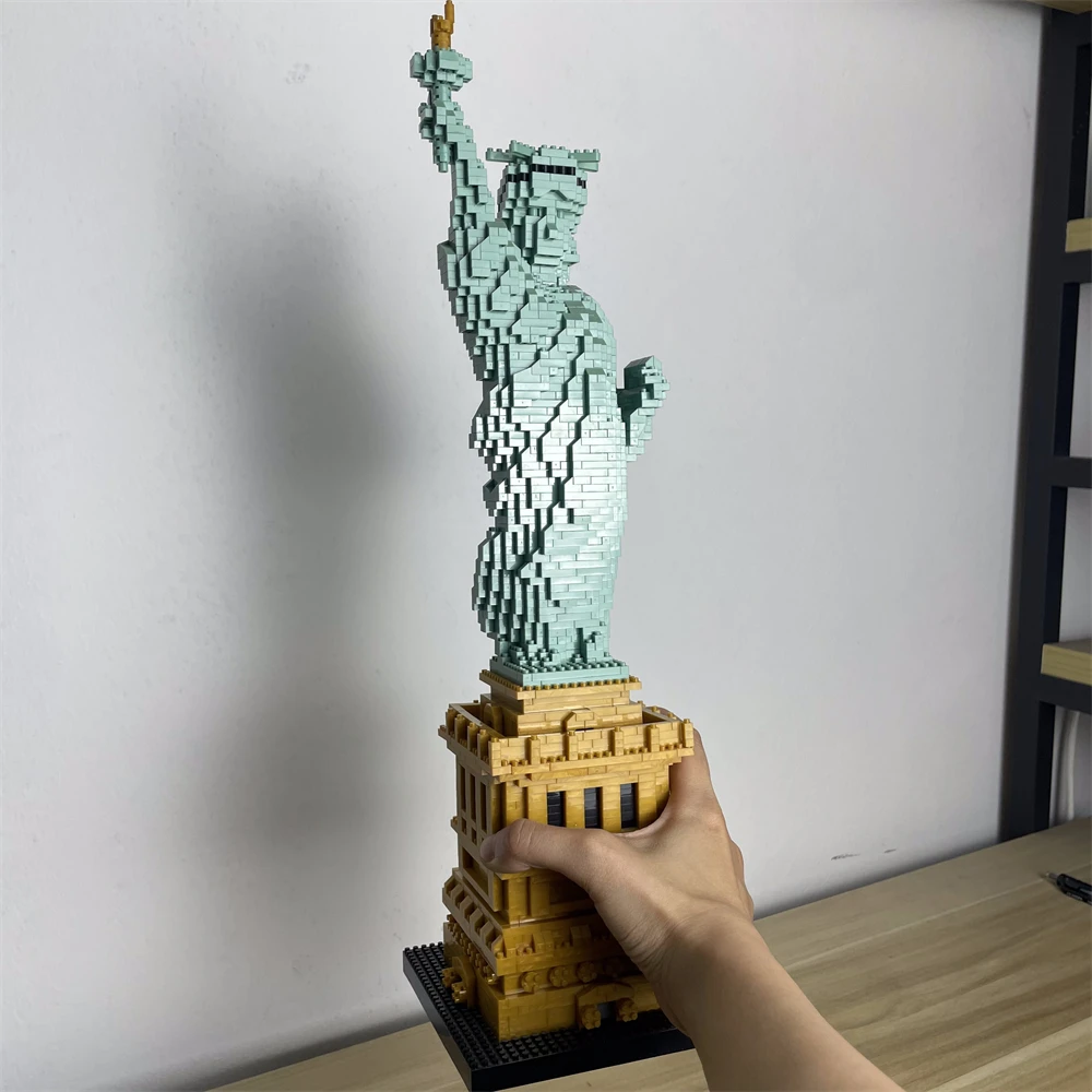 Statue of Liberty - European Historical Architecture Micro Mini Building Blocks Toy: Symbol of Freedom, Justice, and Peace