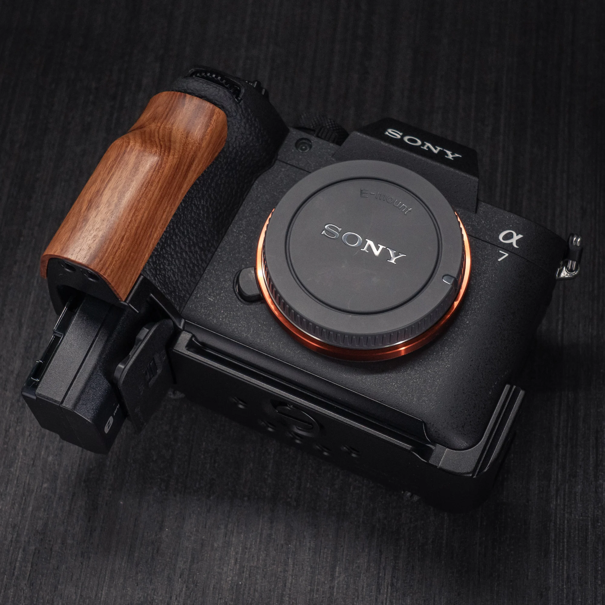 YUWOOD für Sony A7R5 / A7M4 Kamera-Cage mit Holzgriff und integrierter Schnellwechselplatte für Arca-Swiss Cage Rig Kit – Detail 11