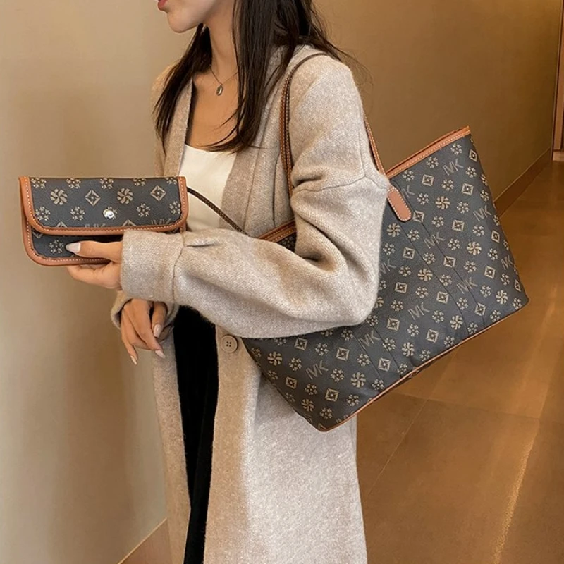 

Niche Trendy Crossbody Bag - Modern High-End Exquisite Versatile Design Suits Women's Sweet Retro Casual Fashionable Use