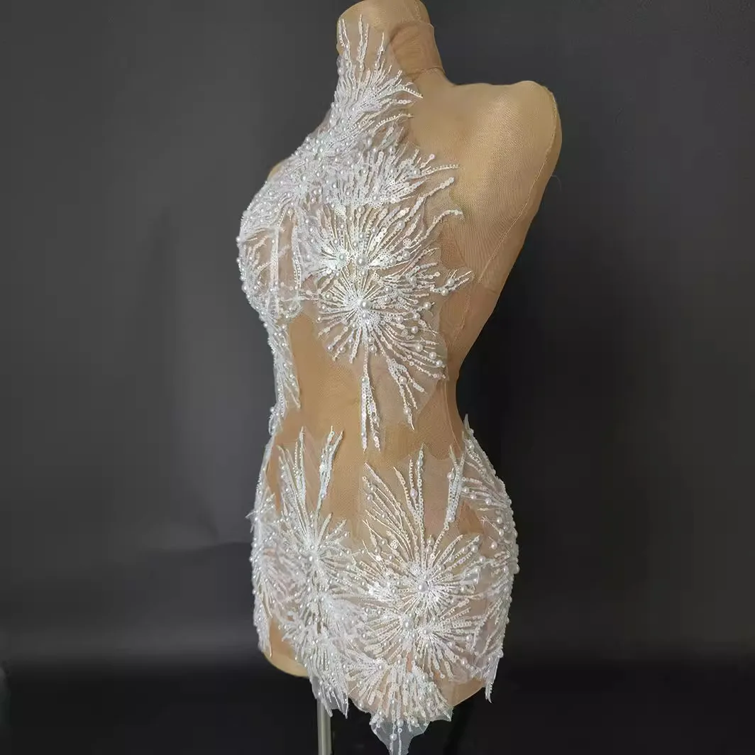 패션 홀터넥 스트랩 숏 드레스 개성있는 스트릿 스타일 스킨톤 시스루 섹시 이브닝 파티 여성 미니 드레스