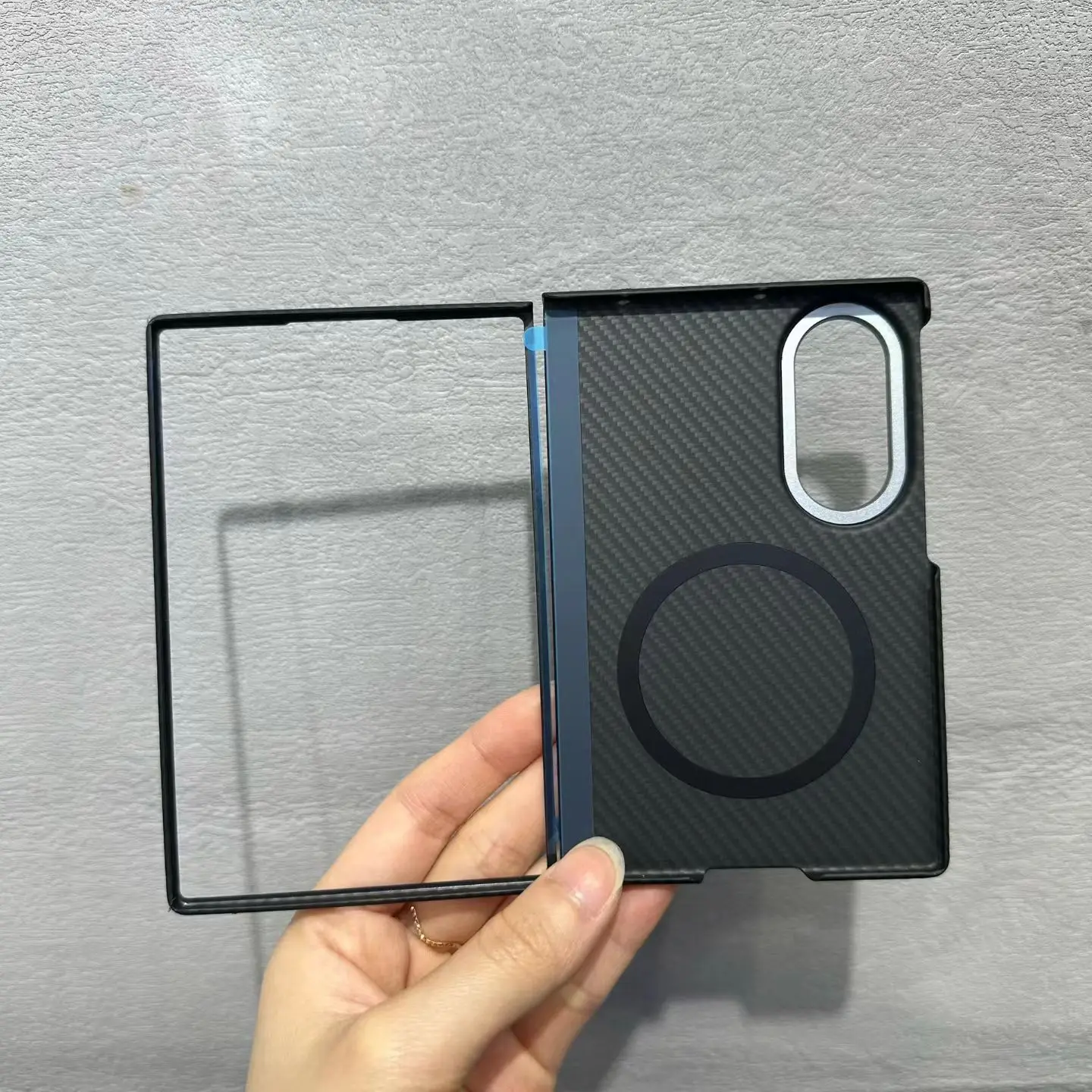 Aramid Carbon Fiber Magnetic Shell Ultra-Thin Lightweight Armor for Samsung Galaxy Z Fold 8 Wide Fine Grain Carbon Fiber Shell