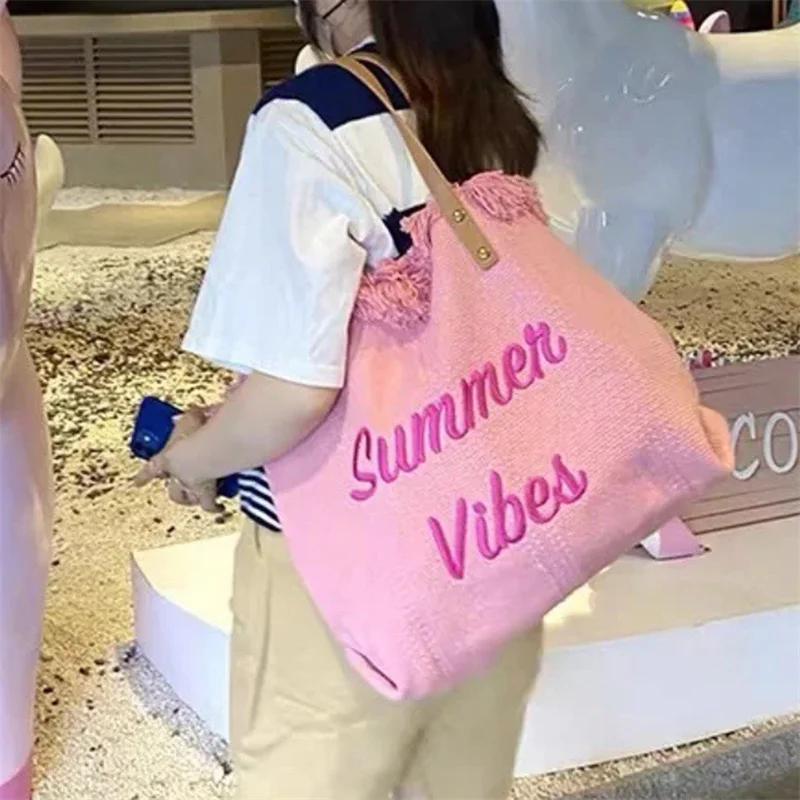 Sac fourre-tout de style vacances pour femmes, sac de plage de grande capacité, sac à main de shopping à pompon imprimé lettre, travail polyvalent, sacs à main de vacances, 2024