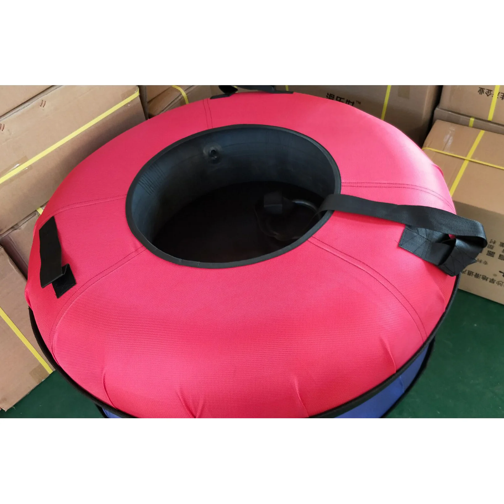 Durable Inflatable Snow Tube For Winter Sports Snow Sled Rubber Bottom Inflatable Snow Tubing