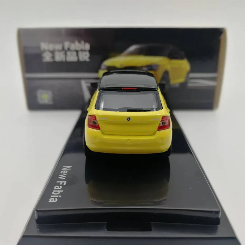 1/64 スケール新ファビア 30 周年記念エディションセットシミュレーション合金車モデルディスプレイグッズギフトお土産装飾