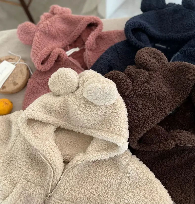 Koreanischer Stil, neuer Herbst- und Wintermantel für Kleinkinder, Mädchenmantel mit Kapuze, Wollpullover, verdickter warmer Baumwollmantel, Lammwoll-Oberteil. – Detail 4