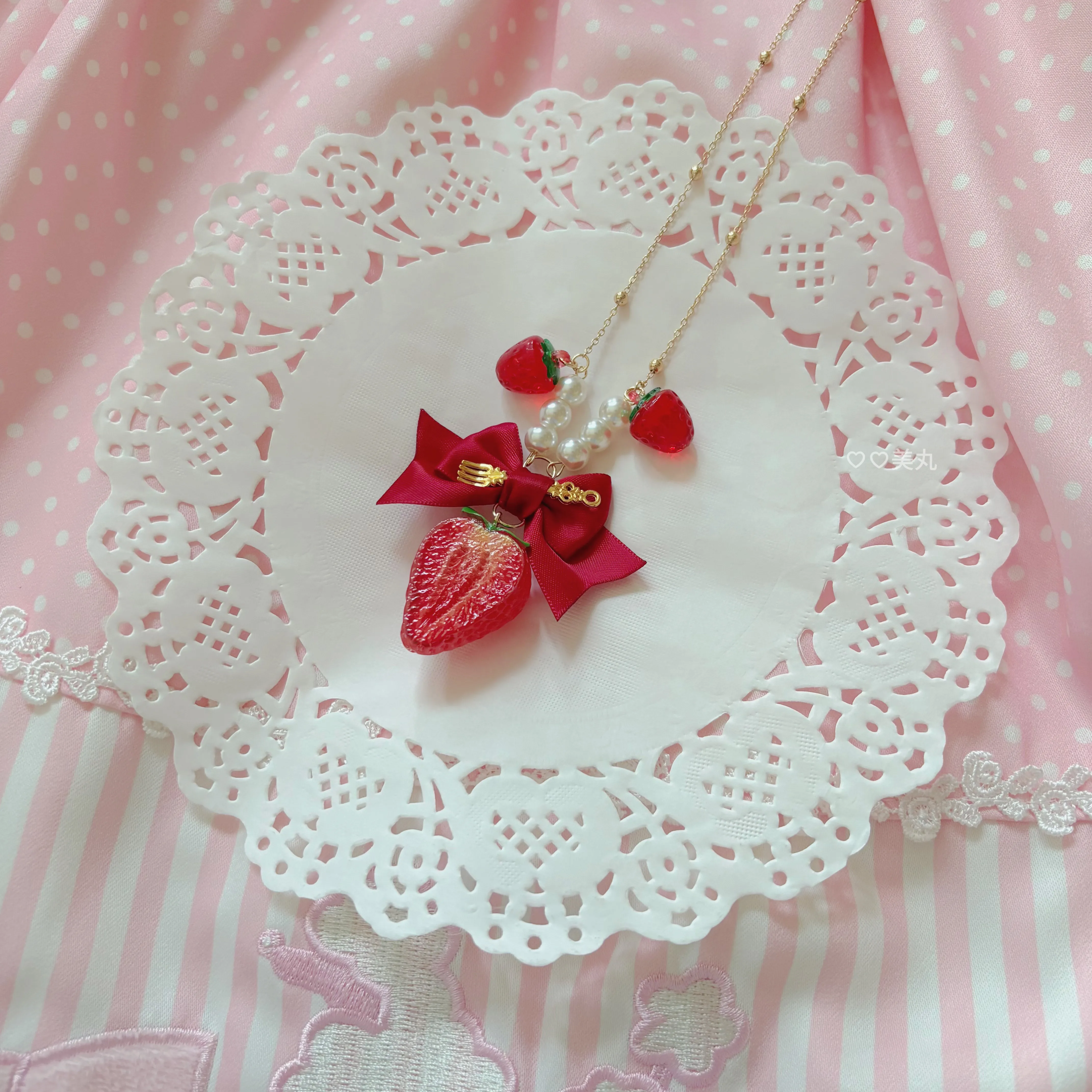 Handmade DIY Strawberry Heart Girl Cute Elegant Bow Showing Sweet and Cute Lolita Lolita Necklace with Strawberry Skirt