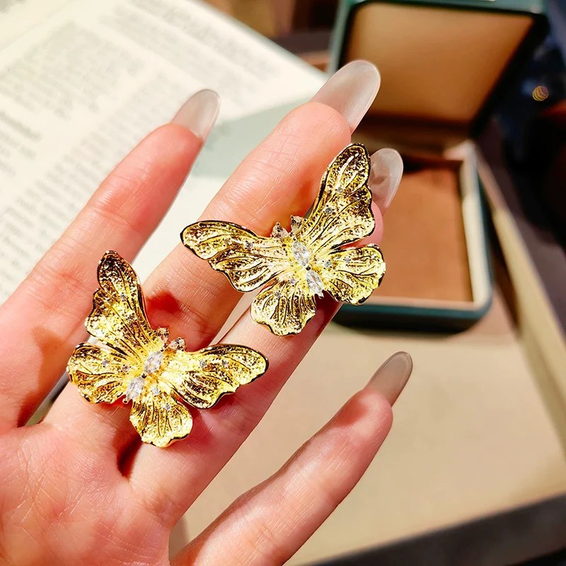 Retro Brushed Gold Color Butterfly Earrings Light Luxury Exquisite Zircon Studded Earring Fashion High-end Earrings for Women