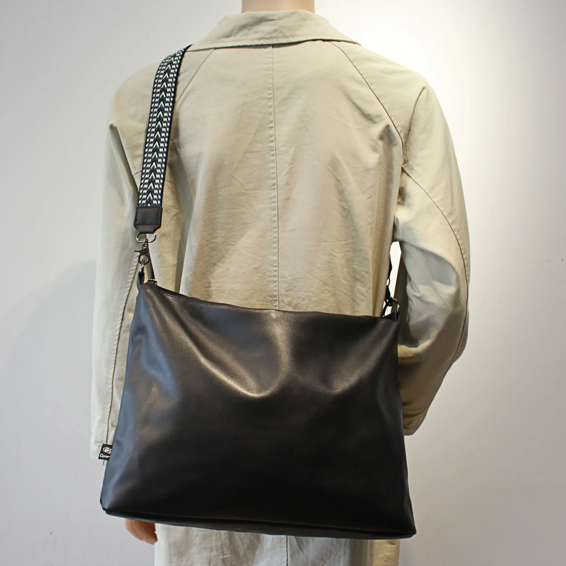 

Trendy Large Capaci Crossbody Gym Bag Soft Leather Single oulder Commuter Cuter Bag for Men Faionable And Practical